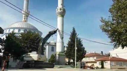 Köy camisinin minaresi yıkıldı! Böyle izlediler