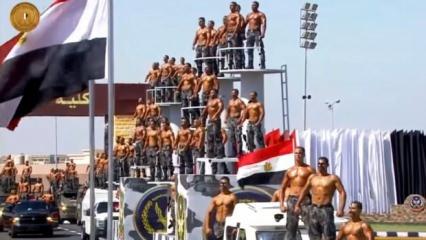 Mısır'da güvenlik güçlerinin güç gösterisi güldürdü