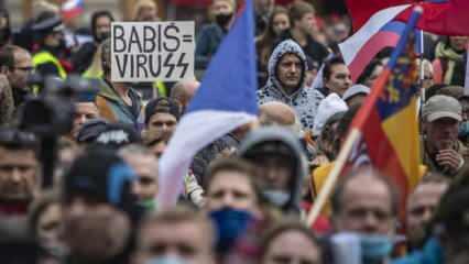 Prag'da holiganlar polisle çatıştı: 20 yaralı, 16 gözaltı