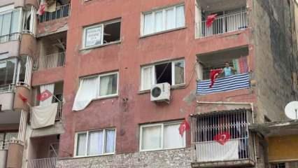 İskenderun'da balkonlara ve iş yerlerine Türk bayrağı asıldı