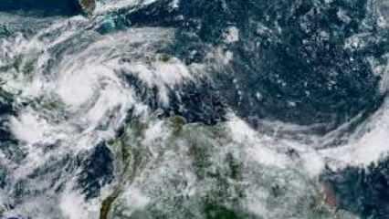 Kasırga Orta Amerika'yı vurdu: Acil durum ilan ettiler