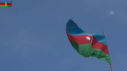 Azerbaycan ordusu, işgalden kurtarılan Şuşa kentinde Azerbaycan bayrağını dalgalandırdı