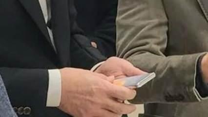 Samsung yöneticisi sıra dışı bir cihazla fotoğraflandı