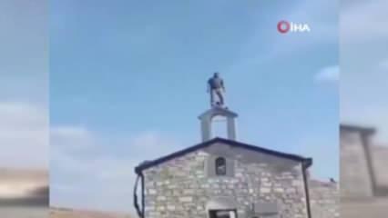 Azerbaycanlı asker kilisede ezan okudu
