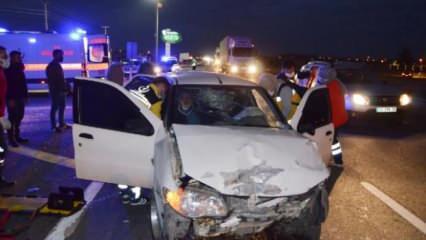 Aksaray'da iki otomobil &ccedil;arpıştı: 3 yaralı