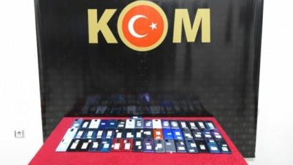 Gaziantep'te gümrük kaçağı 49 cep telefonu ele geçirildi