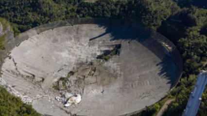Arecibo Gözlemevi'nin teleskobu çöktü