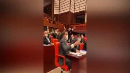 Akbaşoğlu paylaştı! Meclis'in masalarını böyle yumrukladılar