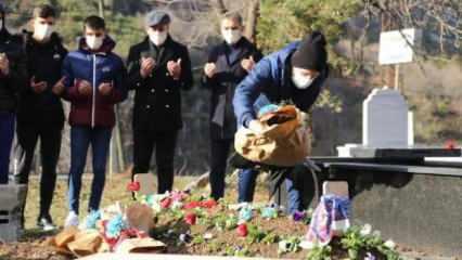Abdullah Avcı ve futbolculardan Özkan Sümer’in mezarına ziyaret