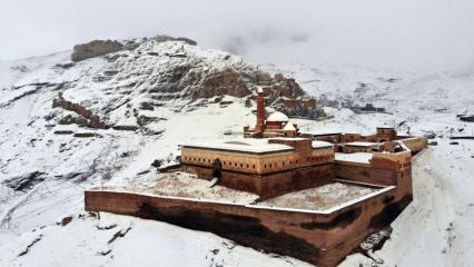 "Medeniyetler Beşiği" İshak Paşa Sarayı'nda kış güzelliği