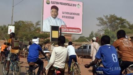 Nijer halkı, cumhurbaşkanı ve milletvekili seçimleri için sandık başında
