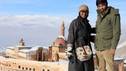 Afrikalı Müslüman çift çift İshak Paşa Sarayı'na hayran kaldı