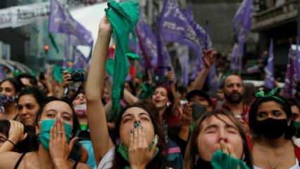 Arjantin'de kürtaj yasallaştı