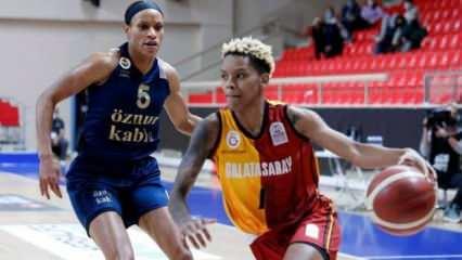 Fenerbah&ccedil;e derbide Galatasaray'ı avladı!