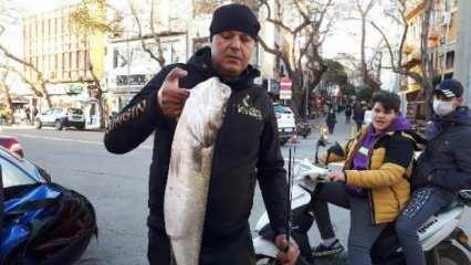 Amatör balıkçı, 6 kilo 380 gram ağırlığında levrek avladı