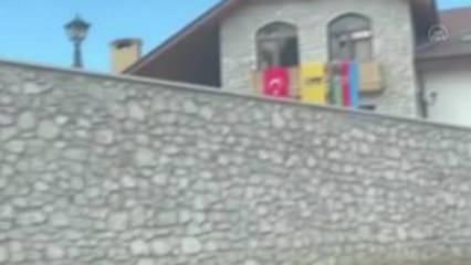 Aliyev'in Şuşa gezisinde Türk bayrakları ve Cumhurbaşkanı Erdoğan fotoğrafları dikkat çekti