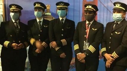 Hindistanlı kadın pilotlar 17 saatlik uçuşla rekor kırdı