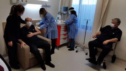 KKTC'de ilk koronavirüs aşısı Ersin Tatar'a yapıldı