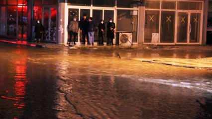 Manisa’da sağanak yağış cadde ve sokakları göle çevirdi