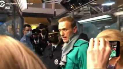 Rus muhalif lider Navalny, Rusya'ya ayak basar basmaz gözaltına alındı