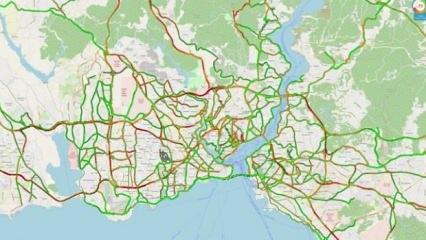 İstanbul'da trafik felç! Yoğunluk yüzde 85'i gördü