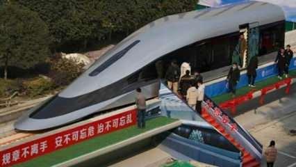 İşte Çin'in raylara değmeden 600 km hızla giden treni