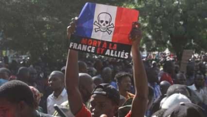 Mali halkı Fransa'yı protesto için sokağa çıktı