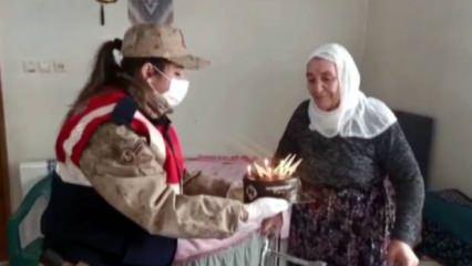 Jandarma, Emine ninenin doğum gününü kutladı