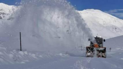 Tunceli'de 160 köy yolu, kardan kapandı