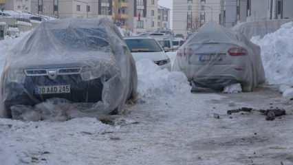 Y&uuml;ksekova buz kesti; ara&ccedil;lara naylon, battaniye &ouml;rt&uuml;ld&uuml;