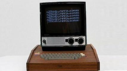 Apple'ın ilk bilgisayarı 10 milyon 658 bin TL'ye satışa çıkarıldı