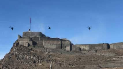 ATAK helikopterlerinden Kars Kalesi'nde gösteri