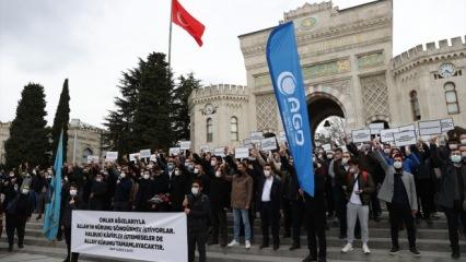 Beyazıt Meydanı'nda, Kabe fotoğrafının yere serilmesi protesto edildi