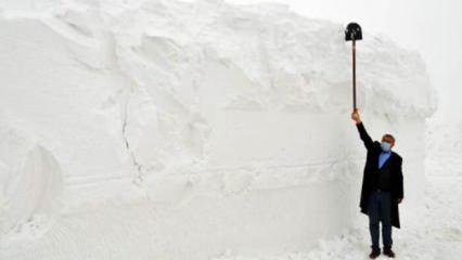 Muş'ta 6 metre karla zorlu mücadele