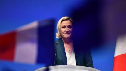Fransa'da aşırı sağcı Le Pen terör propagandasından mahkemeye çıktı