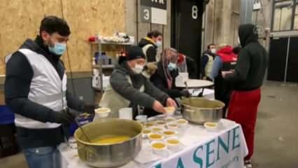 Hollanda'da Müslümanlardan evsizlere sıcak çorba