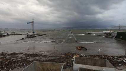 İzmir'de etkili olan rüzgar ve fırtına nedeniyle deniz taştı