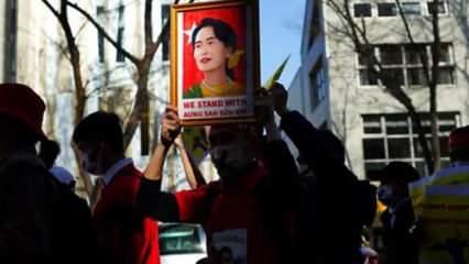 Japonya'da binler Myanmar'daki askeri darbeyi protesto etti