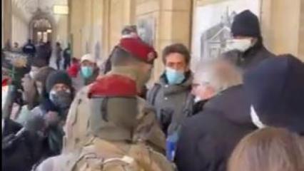 Paris'te hastaneye sığınan evsizlere asker müdahalesi