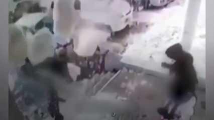 Rusya’da çatıda biriken kar kütlesi, çocuğun üzerine düştü