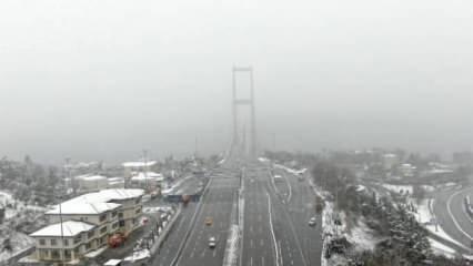 Sis ve karda kaybolan 15 Temmuz Şehitler Köprüsü havadan görüntülendi  