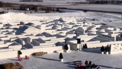 Dünyanın en büyük kar labirentine ziyaretçi akını