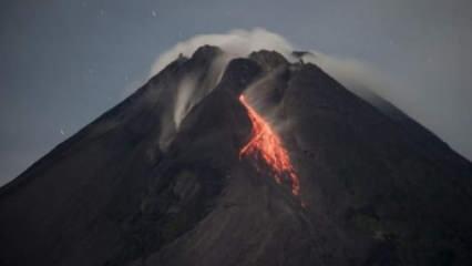 Endonezya'da Merapi Dağı lav püskürttü