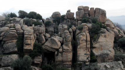 Türkiye'nin en yaşlı kayalarıyla dikkat çeken vadi