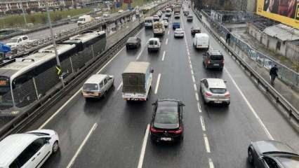 İstanbul'da yeni normalleşmenin ilk günü trafik felç!