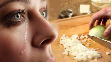 Soğan doğrarken neden ağlıyoruz? Ağlamamak için ne yapmalıyız?