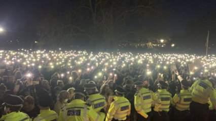 İngiltere'de polisin bir kadını öldürmesi sonrası, protesto eylemleri kaosa dönüştü