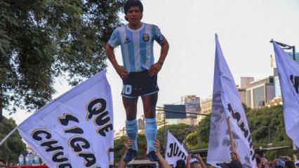 Arjantin'de halk Maradona için yeniden sokağa indi!