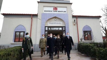 Bakan Akar, Romanya'da Türk şehitliğini ziyaret etti