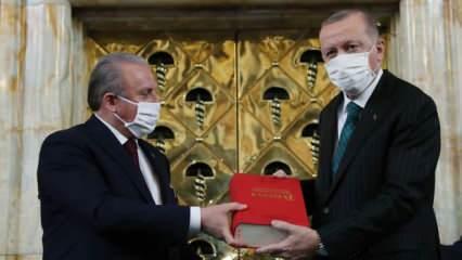 Cumhurbaşkanı Erdoğan '100. yılında İstiklal Marşı Sergisi'ne katıldı